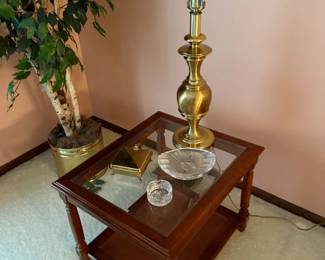 glass and wood end table and brass lamp