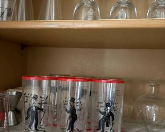 vintage barware - 6 drunk on lamppost glasses