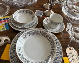 coventry laurent - service for 14 plus 2 extra of most pieces - dinner plate, soup bowl, salad bowl, bread and butter plate, fruit bowl, cup and saucer