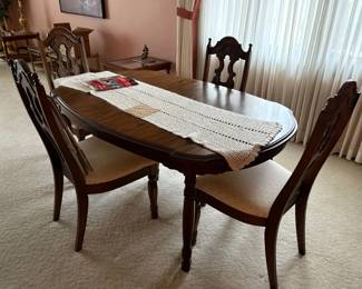 solid wood dining  table with 2 leaves and 4 chairs