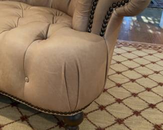 Chesterfield Curved Sofa details