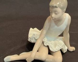  016 Seated Ballet Lladro