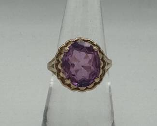 10K Gold Ring With Manmade Stone