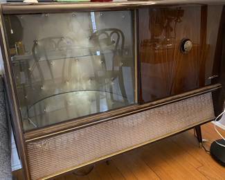 Kuba Carmen Stereo Console w/ Glass-Front Liquor Cabinet 