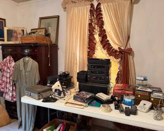 Vintage electronics, Vintage Bassett Chest of Drawers 