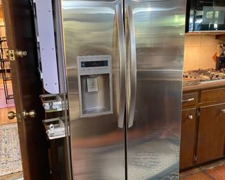 LG refrigerator in excellent condition 