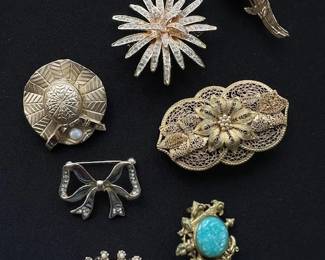 Variety of vintage filigree work and rhinestone brooches/pins.