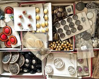 Vintage and Antique buttons.