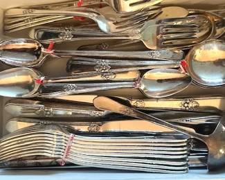 Silver plated flatware set (very good condition)