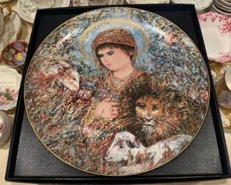 1989 "Peaceful Kingdom" collector plate by Edna Hibel Christmas Plate Series.