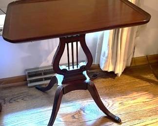 Vintage mahogany end or side table featuring a Federal-style lyre harp pedestal base.