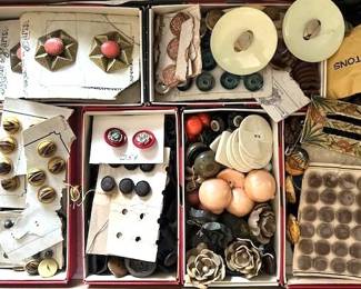 Vintage and Antique buttons.