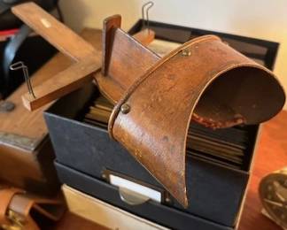Vintage steroscope with several photographs.