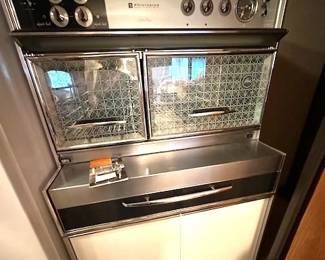 Vintage Fridgedair Flair Stove &oven.  Popularized by its appearance on the 1960s " Bewitched" show.  Cooktop slides out like a drawer. 