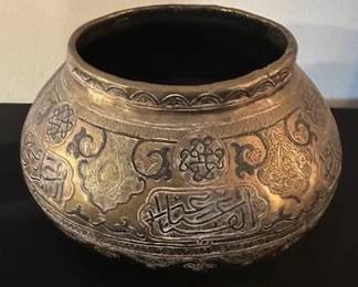 Antique Syrian bowl "Mamluk" made of copper/brass with inlaid silver.