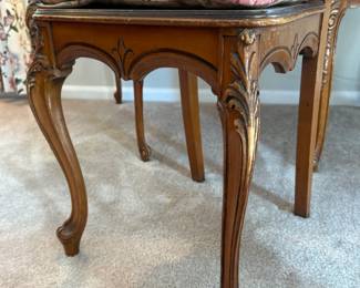 Antique French Provincial Style Kidney Desk and Chair with Marquetry fourth image