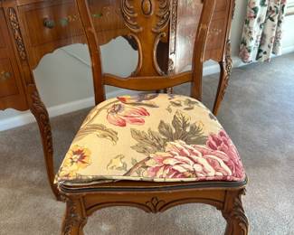 Antique French Provincial Style Kidney Desk and Chair with Marquetry third image