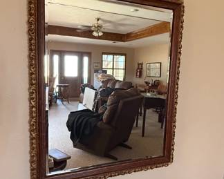 Ornate Giltwood Mirror with Acanthus Leaf Motifs