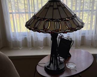 Dale Tiffany Style Stained Glass Table Lamp