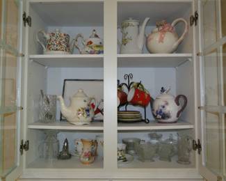 Collectible tea pots, and other fun accessories