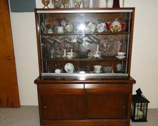 Mid Century Modern Hutch.  In pristine condition.  This one is on the large size