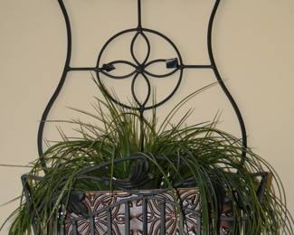 Metal wall plant holder