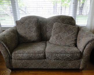 Oversized comfy loveseat