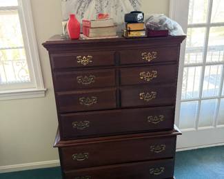 Chest of drawers 