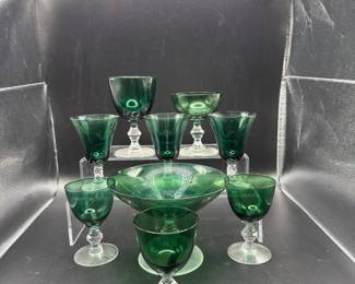 93 9PieceForestGreenBoopieStyleGlasswareSet