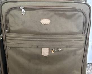 70 Setof2LargeMidSizeSoftshellTravelSuitcases