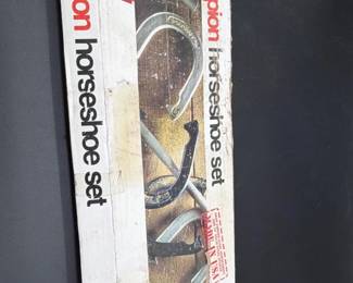 129 VintageHorseshoesSetCompletewithStakesShoesOriginalBox