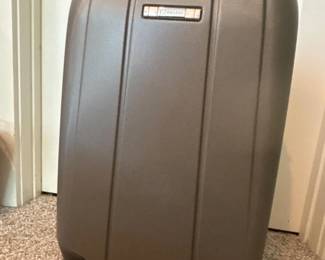 71 SingleBlackHardshellRollingCarryOnSuitcase