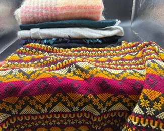 132 CHICVINTAGEWOOLACCESSORYLOT4CozyScarvesPetitePoncho