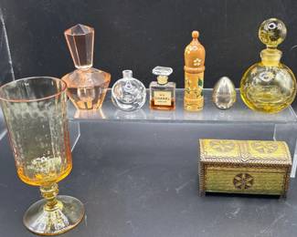 54 8pcVintagePerfumeBottleVanityDecorSet