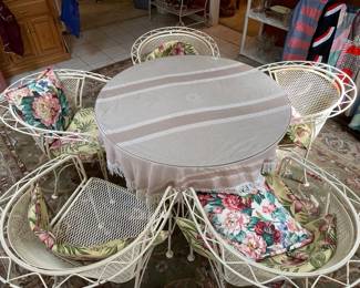 Round WI Table and 5 Chairs