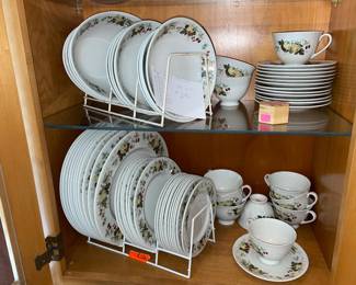 Royal Doulton Set 75+ pieces