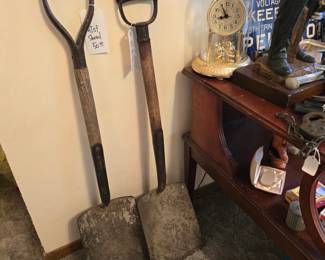 Shovels are marked AT & SF RY