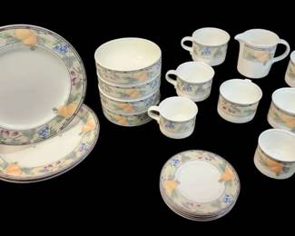 19pc Mikasa Intaglio China Set