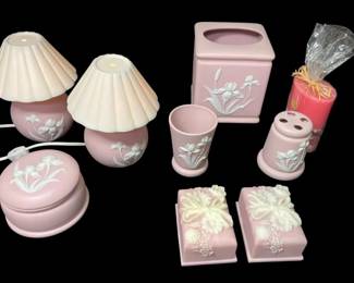 Avondale Crushed Glass  Ceramic Pink And White Bath Decor