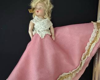 The Muppets Miss Piggy and Kermit the Frog Salt and Pepper Shakers fourth image