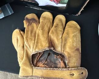 Vintage Baseball Glove second image