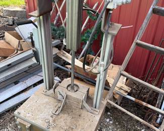 Pneumatic can crusher