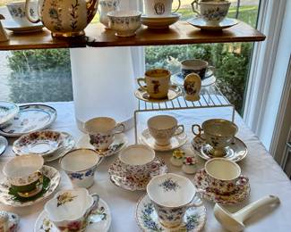 Vintage teacups and saucers 
