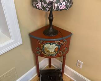 Tiffany style table lamp