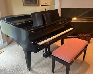 Baldwin 1981 baby grand piano