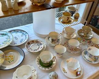Vintage teacups and saucers 