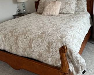 Antique Mahogany Sleigh Bed