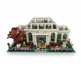 LEGO Ideas The Botanical Garden  with Display Case and Minifigures