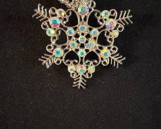 Snowflake Pendant Necklace with Rhinestones