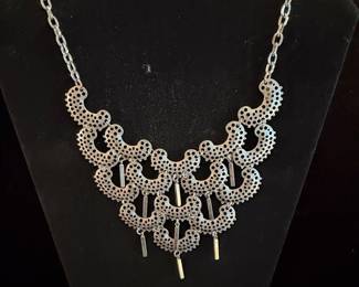 Vintage Sarah Coventry Silver Tone Bib Necklace